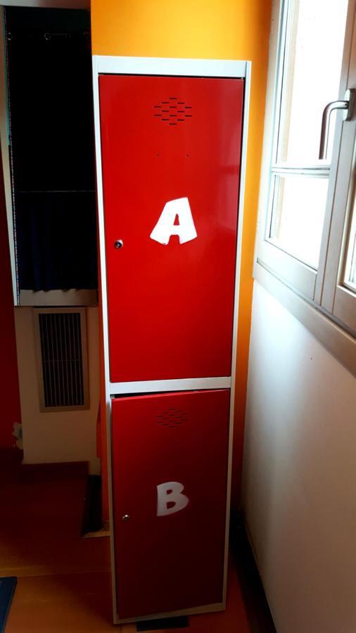 Urban Hostel Madrid Exterior photo