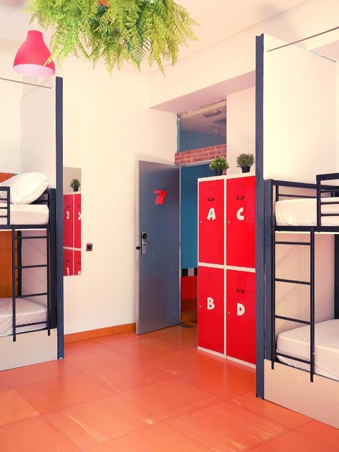 Urban Hostel Madrid Exterior photo