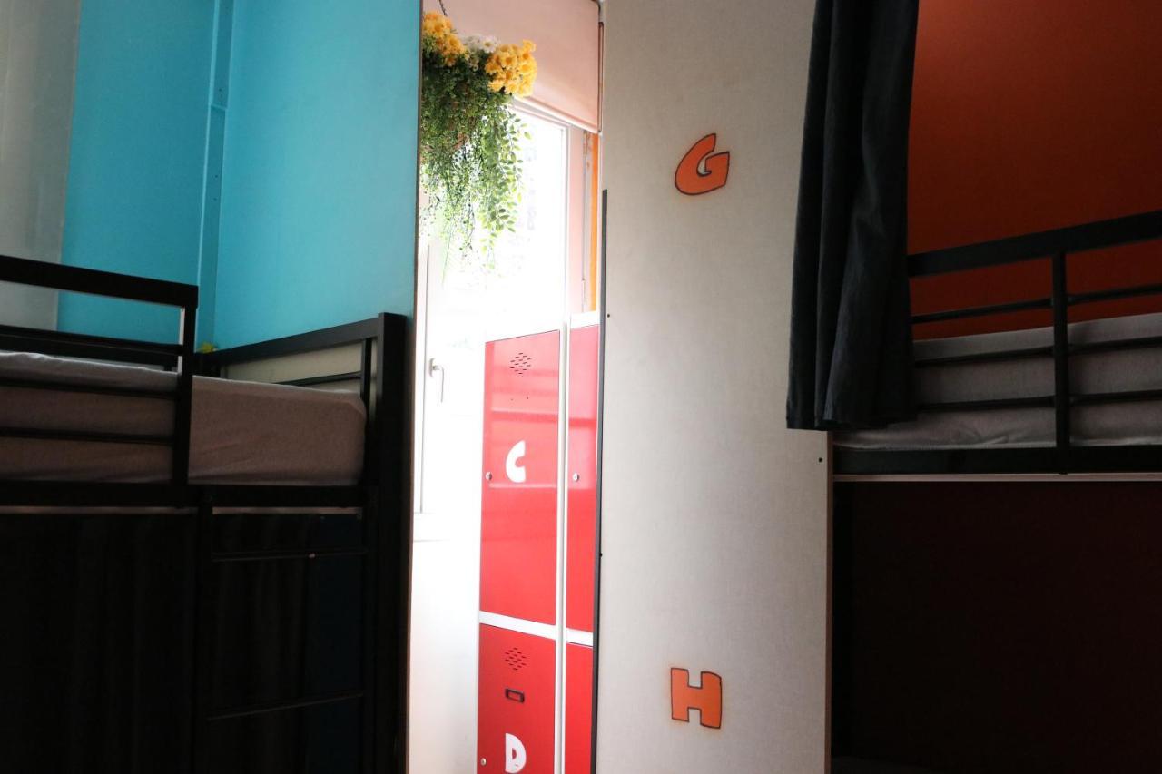 Urban Hostel Madrid Exterior photo